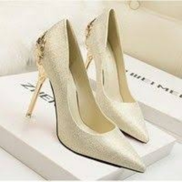 🌟🥂Champagne Heels with Gold Heel🥂🌟 - Picture 2 of 7